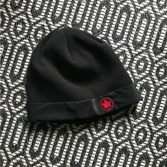 Red Maple Leaf touque NWOT - Picture 3 of 5